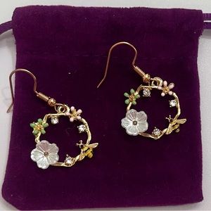 NEW Earrings in Velvet Pouch